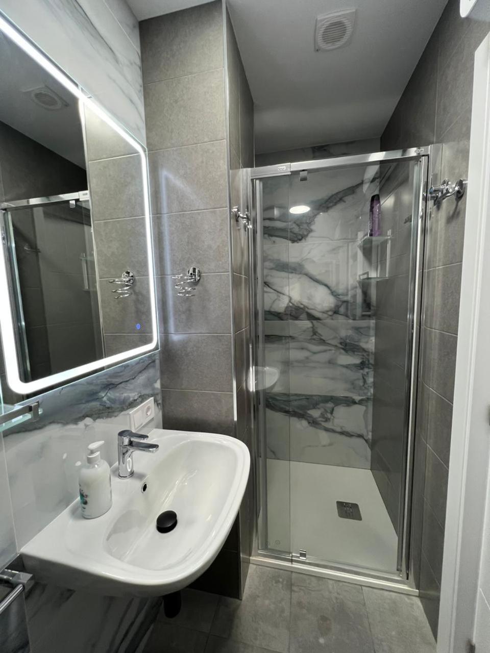 Carcaixent 24 Aparthotel บาเลนเซีย ภายนอก รูปภาพ