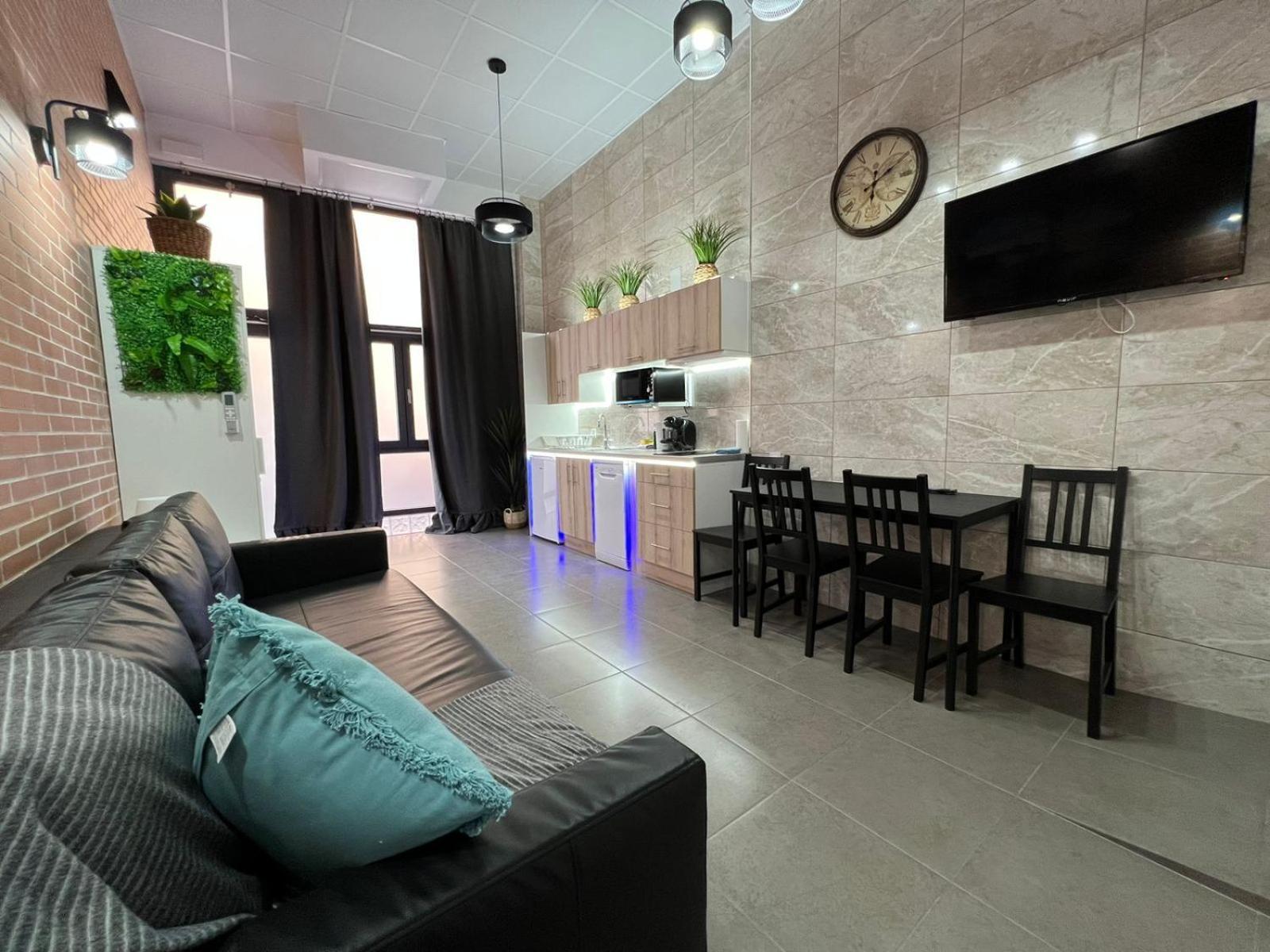 Carcaixent 24 Aparthotel บาเลนเซีย ภายนอก รูปภาพ
