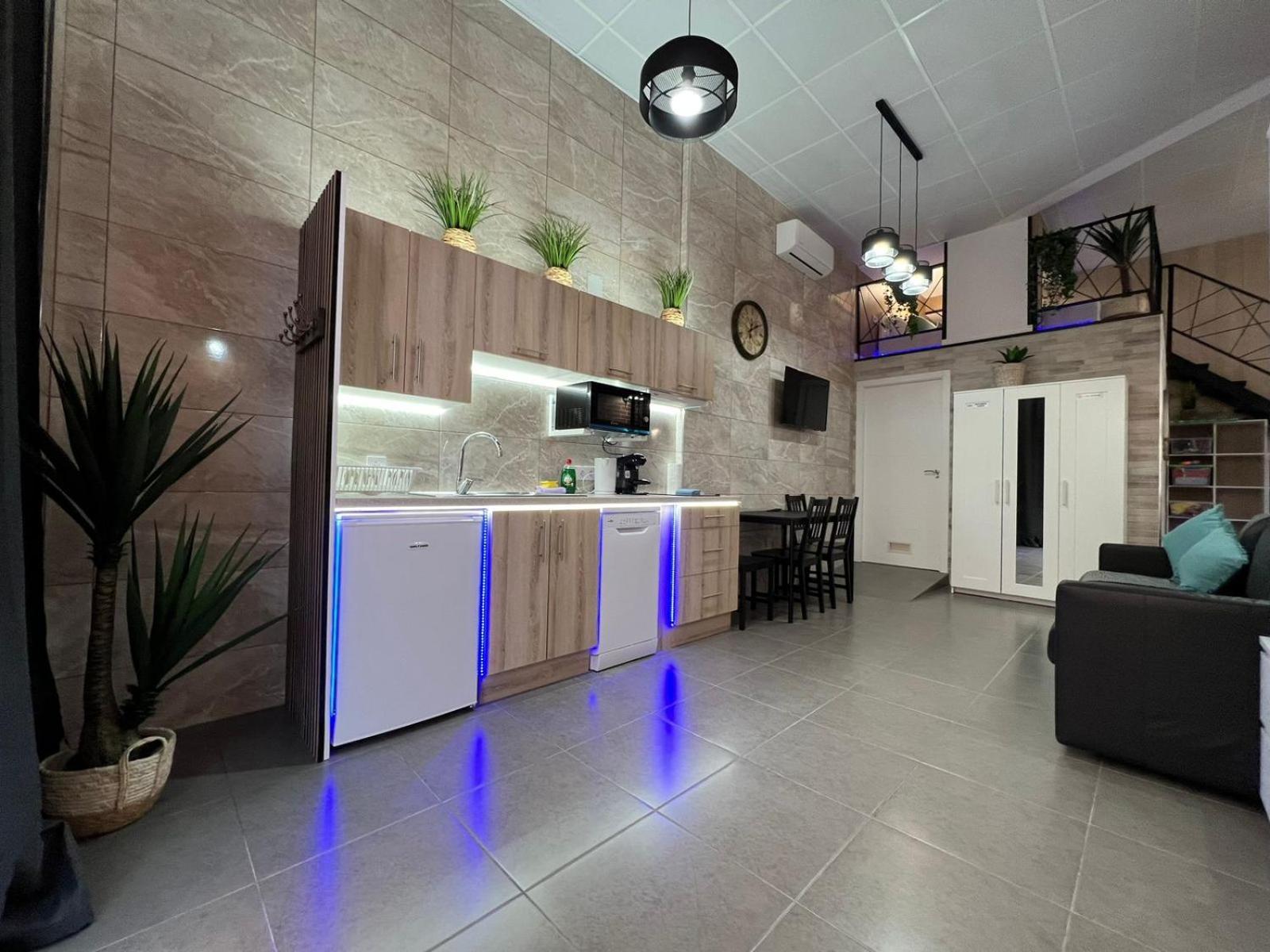 Carcaixent 24 Aparthotel บาเลนเซีย ภายนอก รูปภาพ